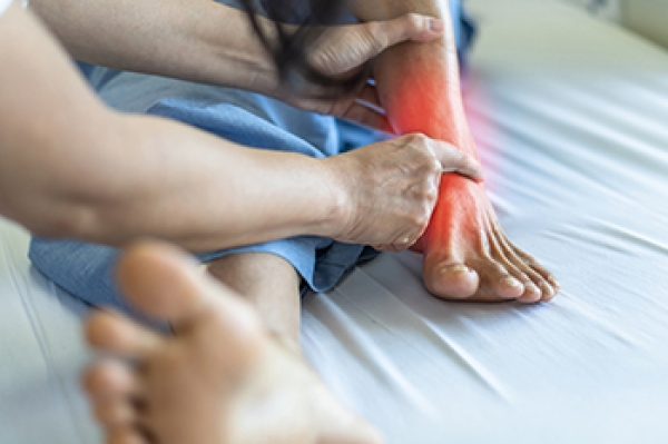 Symptoms and Causes of Ankle Bursitis